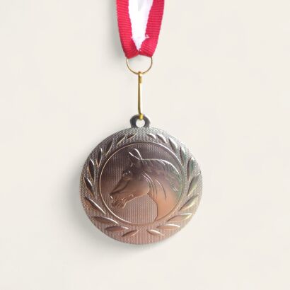 Srebrny medal z wstążką, koń #1