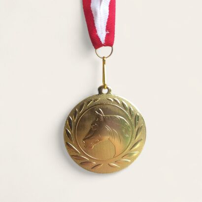 Złoty medal z wstążką, koń #1