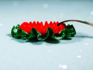 Kotylion świąteczny - zielony w płatki śniegu - 2